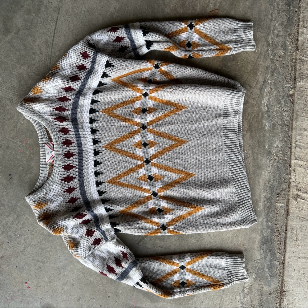 Geometric Patterned Gray Sweater holiday